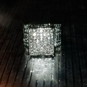 NWOT White sapphire pedestal ring